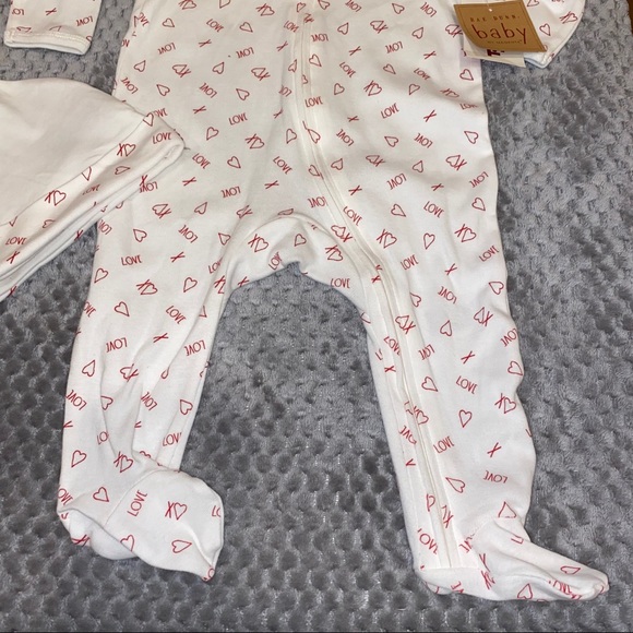 Rae Dunn XOXO Baby long sleeve footed onesie LOVE - Picture 5 of 7